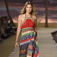 Gigi Hadid desfilando para Tommy Hilfiger en la Nueva York Fashion Week primavera/verano 2016