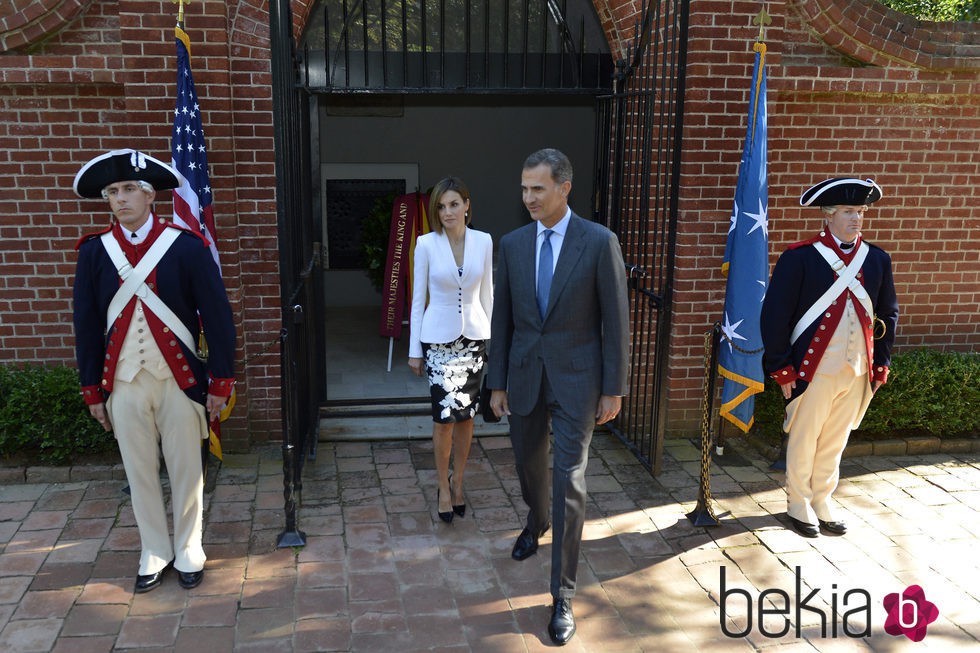 Los Reyes Felipe y Letizia visitan la tumba de George Washington en su viaje oficial a Estados Unidos