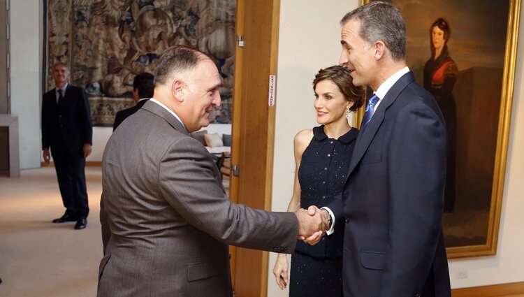 Los Reyes Felipe y Letizia saludan a José Andrés en Washington