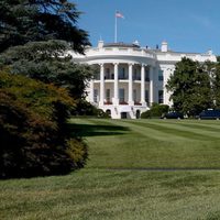 La Reina Letizia y Michelle Obama, muy cómplices en los jardines de la Casa Blanca