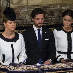 Magdalena de Suecia con los Príncipes Carlos Felipe y Sofia en la apertura del Parlamento