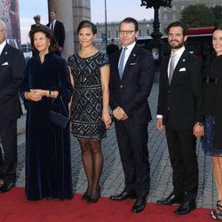 La Familia Real Sueca salvo Magdalena de Suecia y Chris O'Neill en un concierto