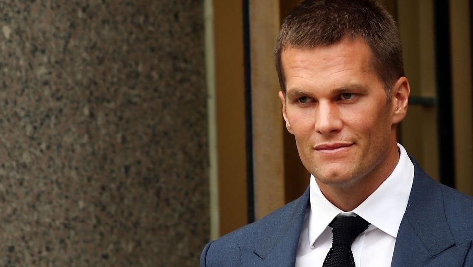 Tom Brady saliendo de los juzgados