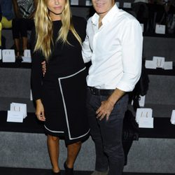 Martina Klein y Alex Corretja en el front row de Angel Schlesser durante la Madrid Fashion Week 2015