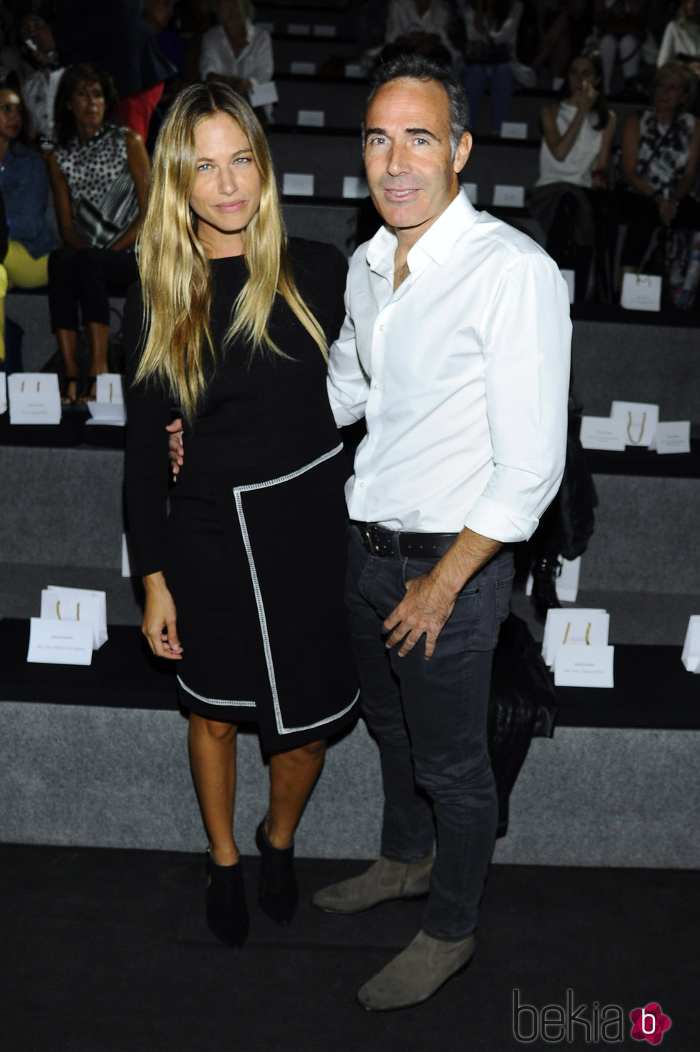 Martina Klein y Alex Corretja en el front row de Angel Schlesser durante la Madrid Fashion Week 2015