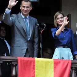 Los Reyes Felipe y Letizia saludan sonrientes en San Agustín de Florida