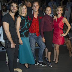 Alfonso Bassave, Nathalie Poza, Asier Etxeandía, Leonor Watling y Kira Miró en el front row de Amaya Arzuaga en Madrid Fashion Week primavera/verano 2015