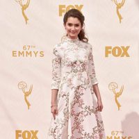 Emily Robinson en la alfombra roja de los premios Emmy 2015