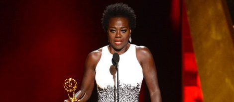 Viola Davis recibe su premio en los Emmy 2015