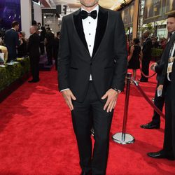 Nicolaj Coster en la alfombra roja de los premios Emmy 2015