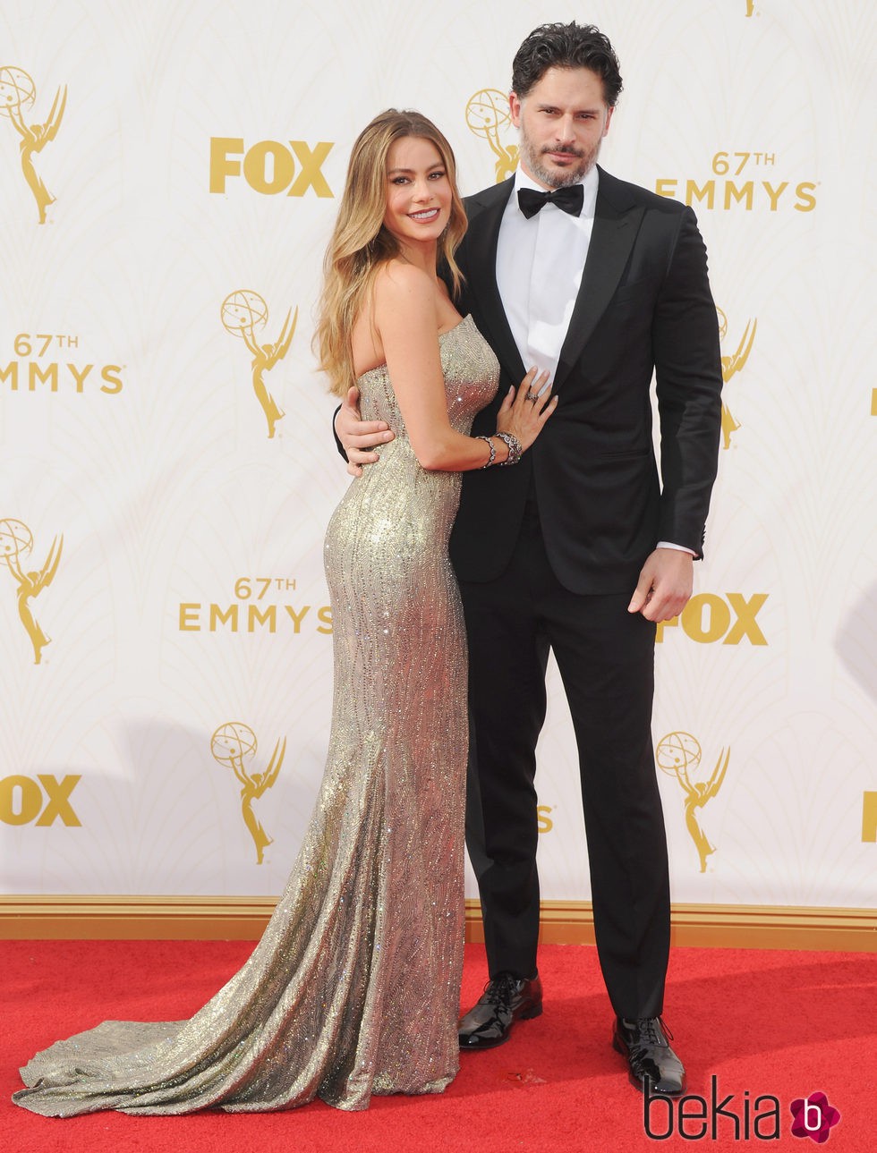 Sofía Vergara y Joe Manganiello en la alfombra roja de los premios Emmy 2015