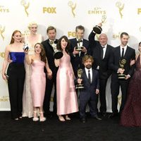 El elenco de 'Juego de Tronos' celebrando su triunfo en los Emmy 2015