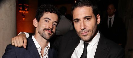 Luis Gerardo Méndez y Miguel Ángel Silvestre en la fiesta Netflix celebrada tras los Emmy 2015