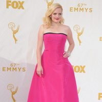 Elisabeth Moss en la alfombra roja de los premios Emmy 2015