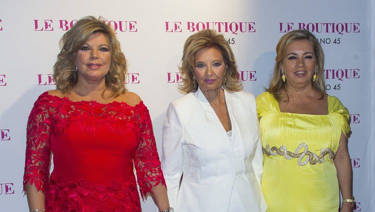 Terelu Campos con María Teresa Campos y Carmen Borrego en su 50 cumpleaños