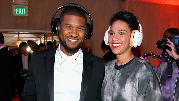 Usher y su chica Grace Miguel en un acto de Samsung