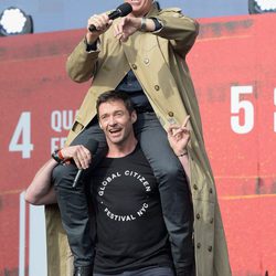 Stephen Colbert y Hugh Jackman en el Global Citizen Festival 2015