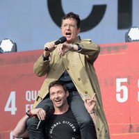 Stephen Colbert y Hugh Jackman en el Global Citizen Festival 2015