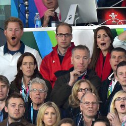 El Príncipe Harry y los Duques de Cambridge, boquiabiertos en el Mundial de Rugby 2015