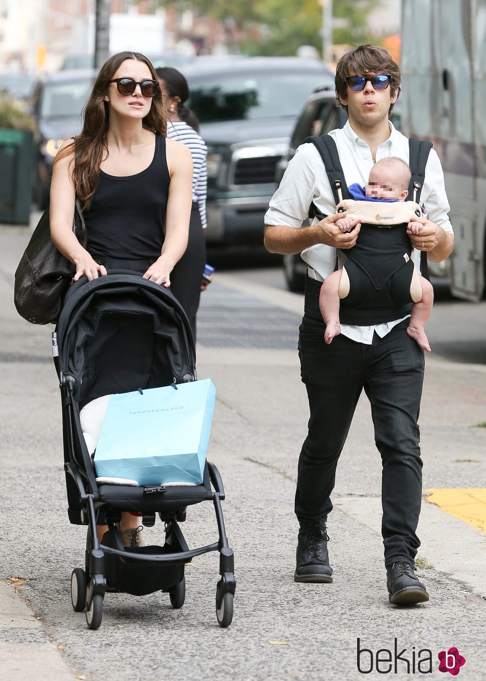 Keira Knightley y James Righton con su hija Edie en Nueva York