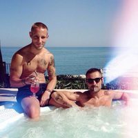 David Delfín y Pablo Sáez en un jacuzzi 