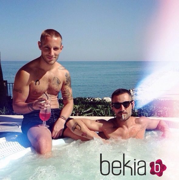 David Delfín y Pablo Sáez en un jacuzzi 