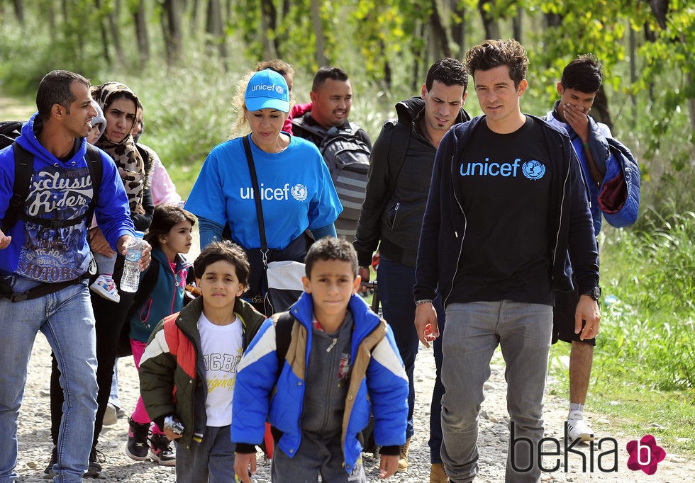 Orlando Bloom muestra su lado más solidario en una visita a Macedonia