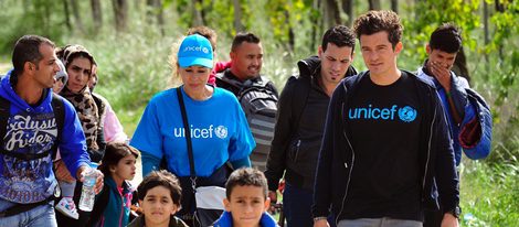 Orlando Bloom muestra su lado más solidario en una visita a Macedonia