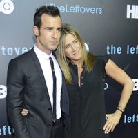 Jennifer Aniston y su marido Justin Theroux en su primera aparición en la alfombra roja