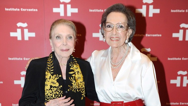 Amparo Rivelles y María Dolores Pradera en el homenaje a Amparo Rivelles en el Cervantes