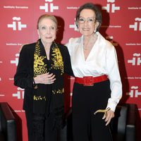 Amparo Rivelles y María Dolores Pradera en el homenaje a Amparo Rivelles en el Cervantes