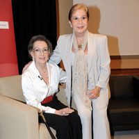 Lina Morgan apoya a Amparo Rivelles en su homenaje en el Instituto Cervantes