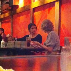 Selena Gomez y Taylor Swift cenan juntas en un restaurante