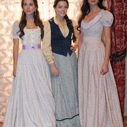 Silvia Alonso, Adriana Torrebejano y Dafne Fernández en la presentación de la segunda temporada de 'Tierra de lobos'