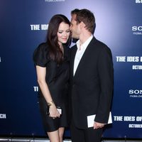 Jacinda Barrett y Gabriel Macht en la premiere de 'The Ides of March' en Los Ángeles