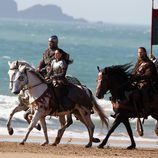 Kristen Stewart y Chris Hemsworth cabalgan en el rodaje de 'Snow White and the Huntsman'