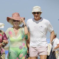 Alfonso y Cayetana en la playa de Formentera en 2010