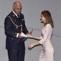 La princesa Letizia hace entrega oficial de los premios 'V' de Vida