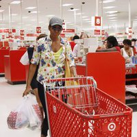 Michelle Obama hace la compra en un supermercado cerca de Washington