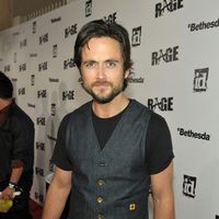 Justin Chatwin, de 'Shameless', en la fiesta de 'Rage'