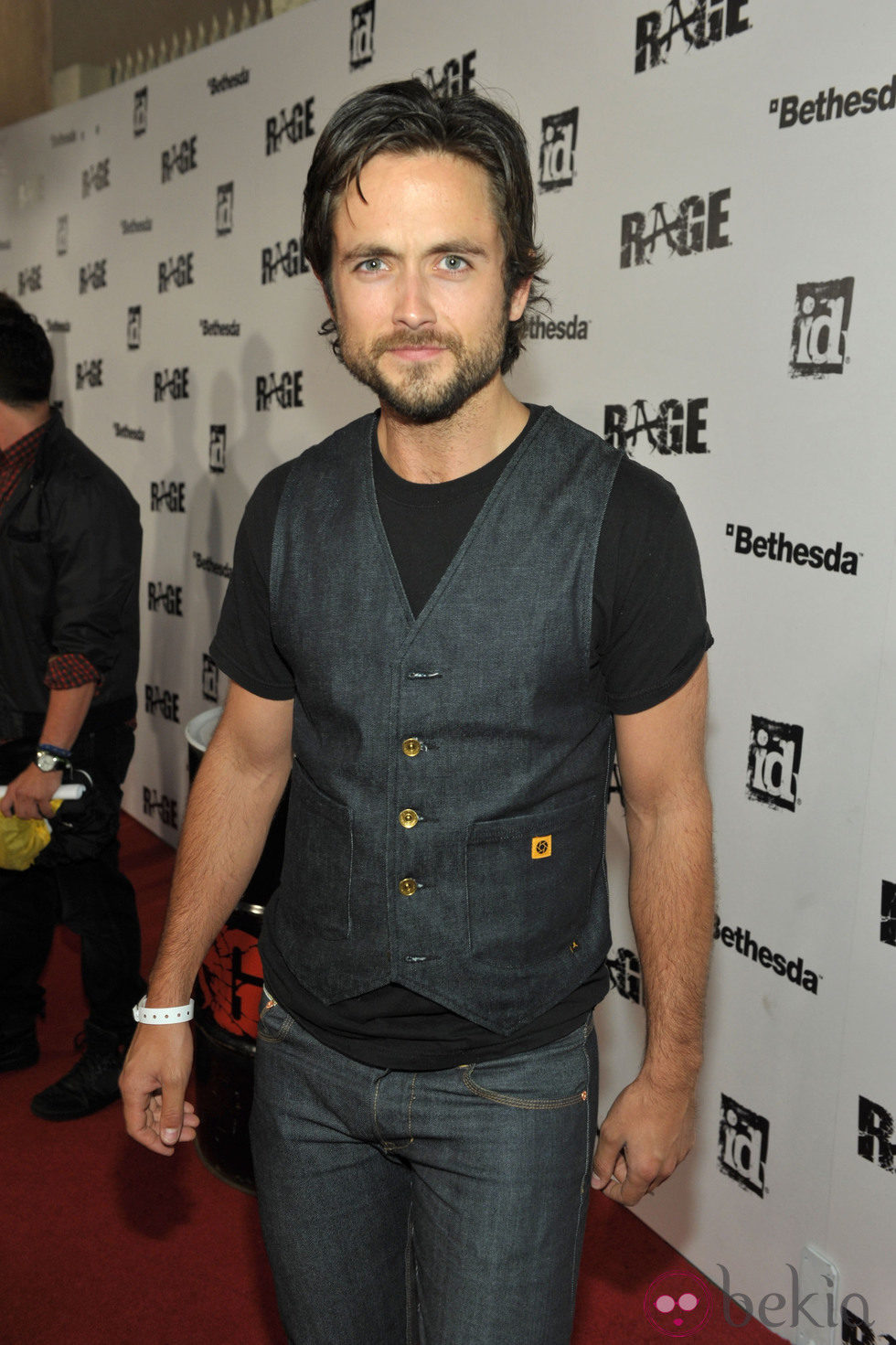 Justin Chatwin, de 'Shameless', en la fiesta de 'Rage'