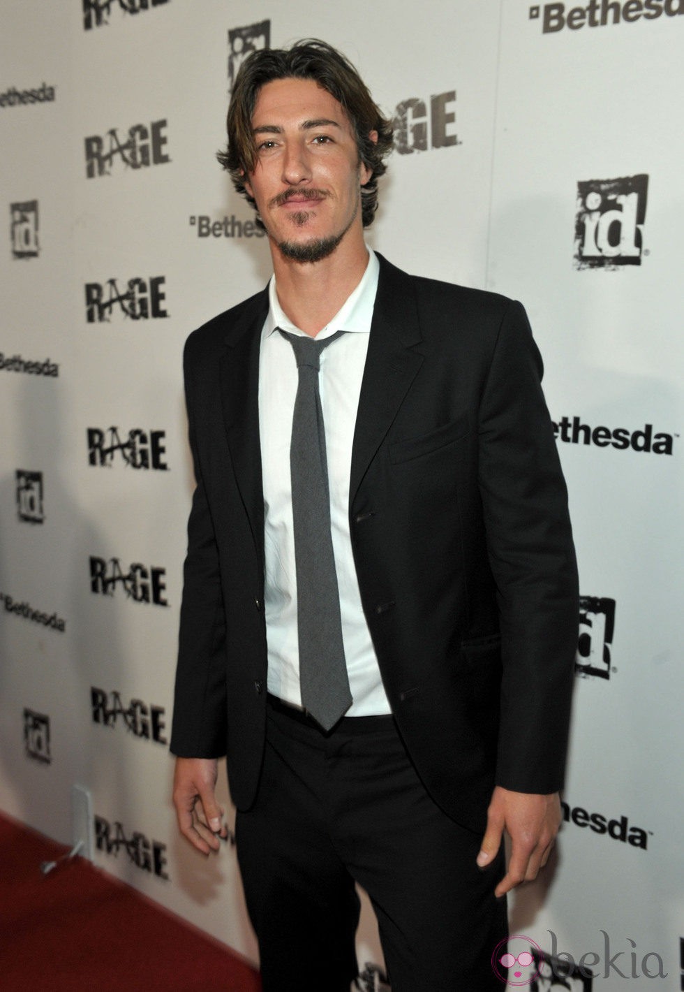 Eric Balfour en la fiesta de 'Rage'