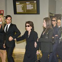 Julio José Iglesias, Beatriz Arrastia, Victoria Preysler e Isabel Preysler en el velatorio de María Beatriz Preysler Arrastia