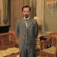 Fele Martínez en la serie de Antena 3 'Gran Hotel'