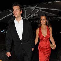 Pippa Middleton y su novio Alex Loudon en la gala benéfica Boodles Boeing Ball