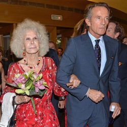 La duquesa de Alba y Alfonso Díez en la presentación de la ópera 'Las bodas de fígaro'