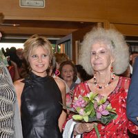 Eugenia Martínez de Irujo, Cayetana de Alba y Alfonso Díez en un concierto benéfico de Sevilla