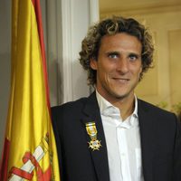 Diego Forlán condecorado con la Cruz Oficial la Orden de Isabel la Católica