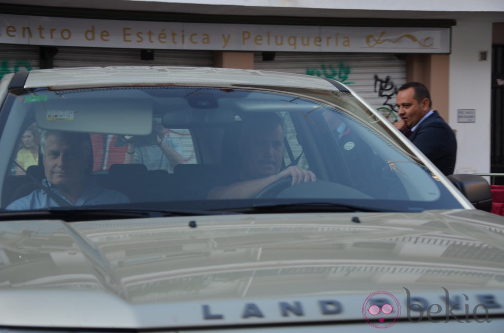 El Duque de Huéscar entra en Dueñas para la boda de la Duquesa de Alba y Alfonso Díez