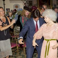 Cayetana de Alba bailando con Fran Rivera para celebrar su boda